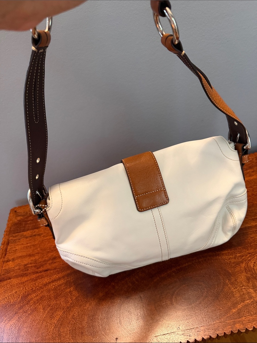 Coach Soho shoulder bag - perfect condition - Cream and Tan Leather Buckle - Picture 5 of 6